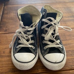 Kids size 1 converse